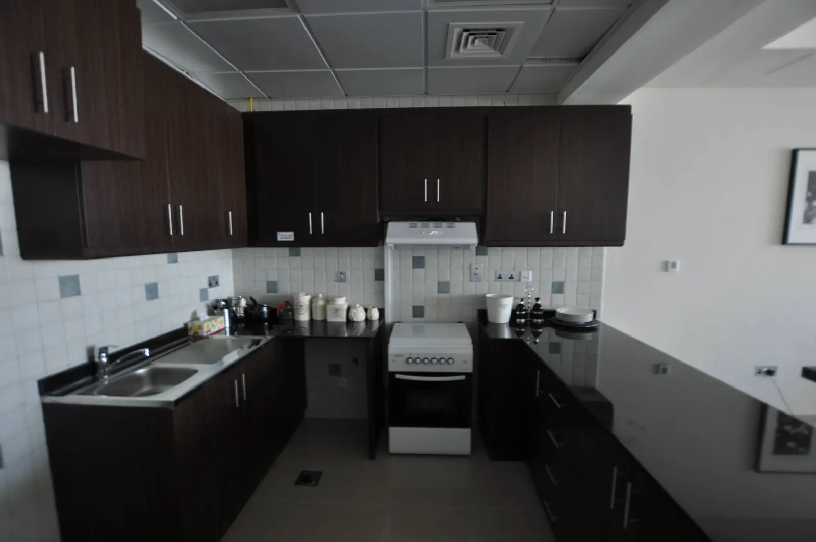 Contemporary kitchen at Hydra Avenue Abu Dhabi apartment featuring quality finishes and functional modern design